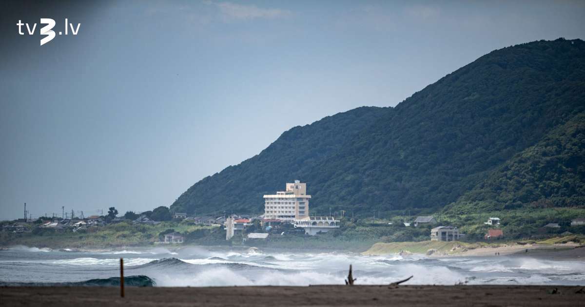 Japānu skārusi 7,6 magnitūdas stipra zemestrīce