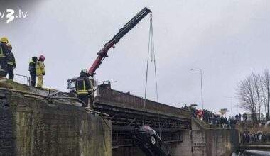 Traģēdija Panevēžā: BMW iebrauc upē, bojā gājuši trīs cilvēki