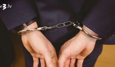 Saindēja vīru un bērnu. Par dubultslepkavības mēģinājumu Mārupē apcietina sievieti