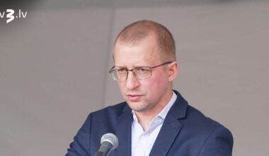 Idejisku domstarpību dēļ “Bez partijām” pamet tās līdzdibinātājs Baško