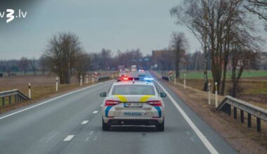 Cēsu novadā policija aptur desmitgadīgu šoferi ar piedzērušos tēvu pasažiera sēdeklī