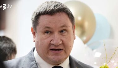 Deviņi deputāti Ogrē prasa Helmaņa atbrīvošanu no amata