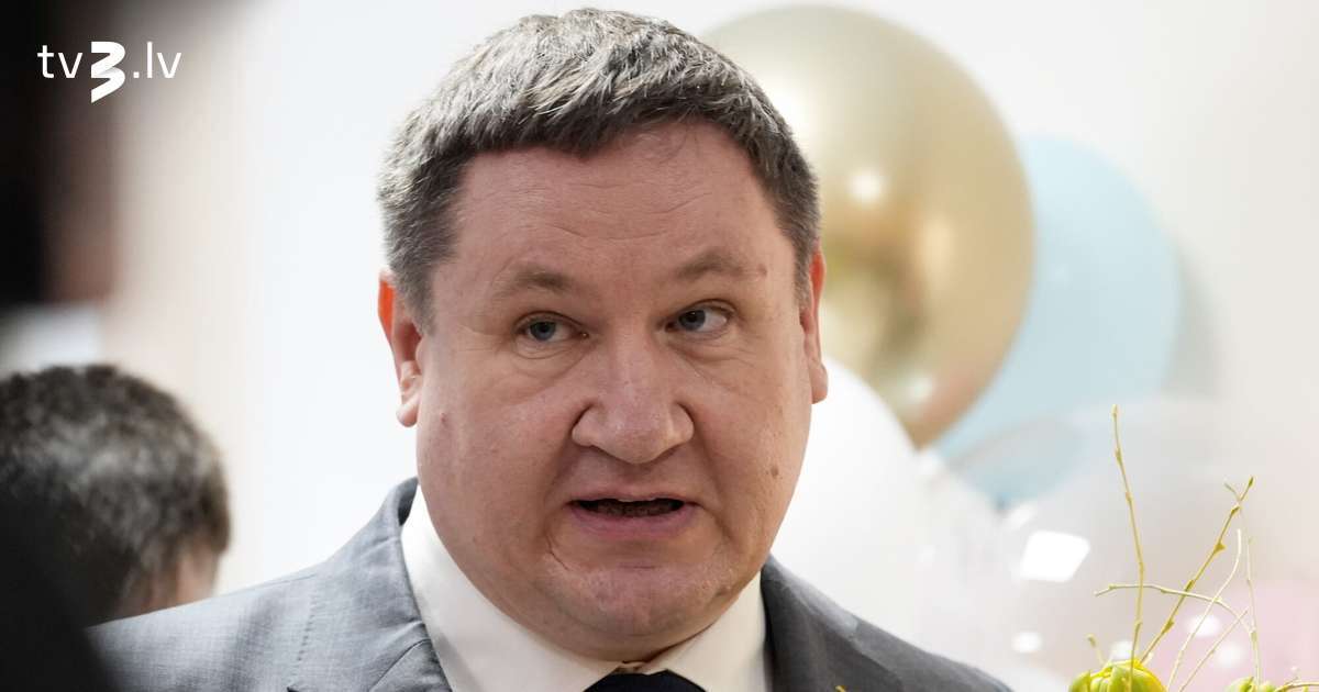 Deviņi deputāti Ogrē prasa Helmaņa atbrīvošanu no amata