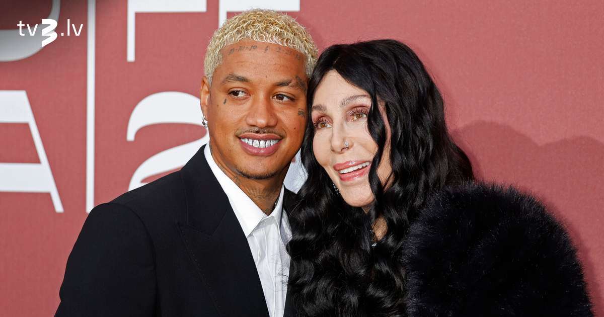 Šēra pošas kāzām ar 40 gadus jaunāko draugu Aleksandru