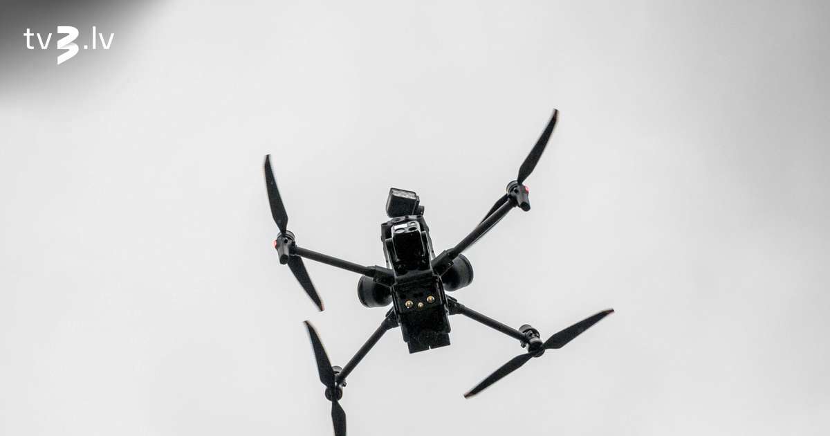 Francijas spēki atklājuši uguni uz droniem, kas lidinājušies virs kodolraķešu zemūdeņu bāzes