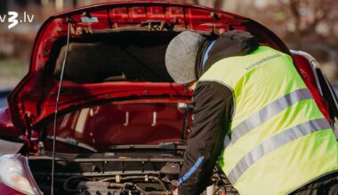 Latvijā pārbaudīti simtiem auto; tehniskā gatavība ziemai pieklibo