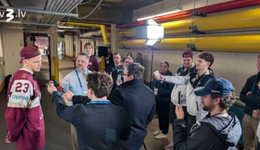 “Kapteinis nav tas labākais..” – Šmits un Briedis uzjautrina žurnālistus pēc uzvaras pār dāņiem