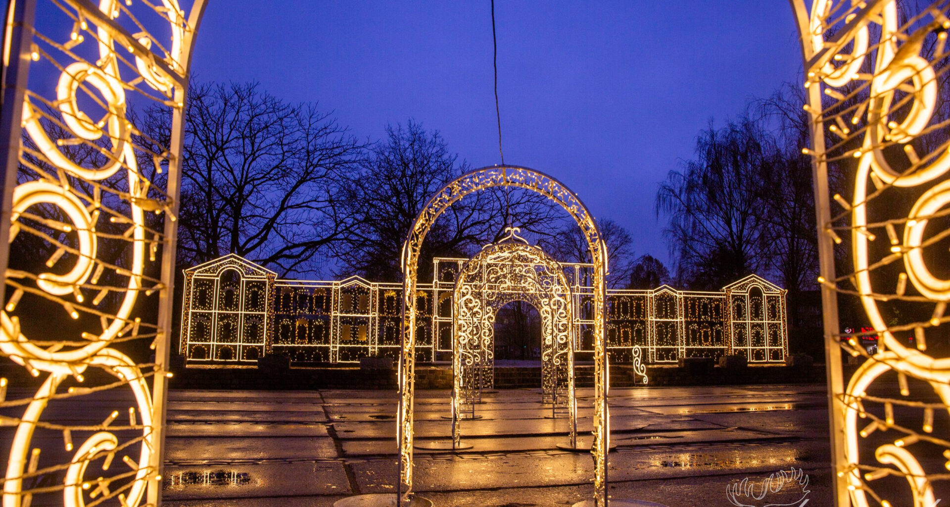 Baudi svētku gaisotni, dodoties pastaigu maršrutā "Lampiņu dancis Jelgavā"