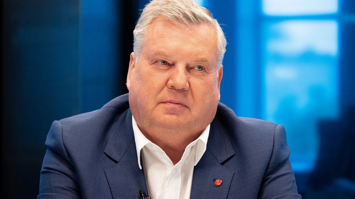 Atjauno politisko apvienību "Saskaņas centrs"