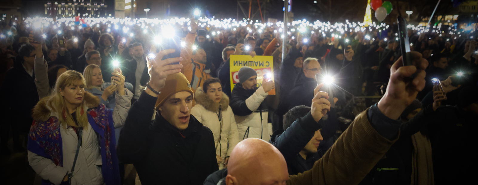 Bulgārijā tūkstošiem cilvēku pieprasa godīgas vēlēšanas / Diena