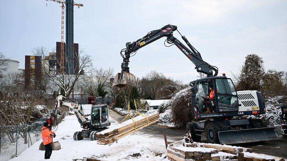 Ļaunprātīgu dedzinātāju dēļ tūkstošiem berlīniešu palikuši bez elektrības