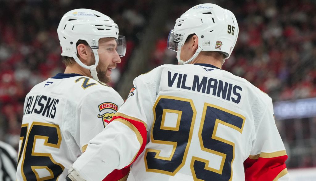 Balinskis un Vilmanis raksta vēsturi – pirmo reizi NHL vienos vārtos iesaistās divi latvieši – Hokejs – Sportacentrs.com