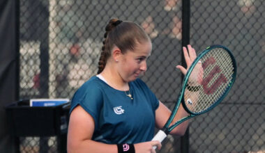 Video: Putns apkakā līniju pirms Ostapenko serves – Teniss - Sportacentrs.com