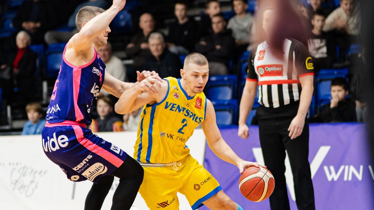 "Ventspils" sīvā cīņā pieveic "Rīgas Zeļļus"; valmieriešiem neveiksme starptautiskā spēlē