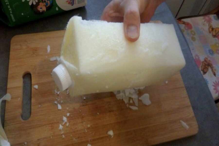 Kādēļ sasaldēt kefīru: 6 viltības, kas kļūs par neatņemamu jūsu virtuves noslēpumu daļu