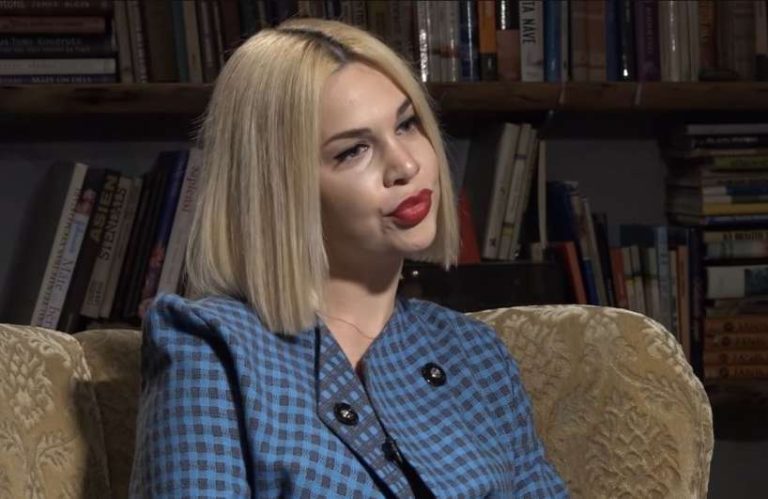 Samanta Tīna atklājusi patiesību par savu laulību