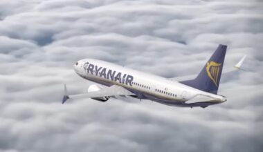 "Ryanair" vērienīgā stratēģijas maiņa: aviokompājija slēgs daudzus maršrutus