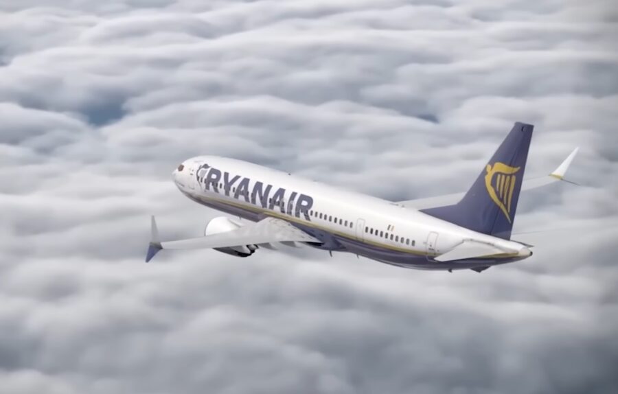 "Ryanair" vērienīgā stratēģijas maiņa: aviokompājija slēgs daudzus maršrutus