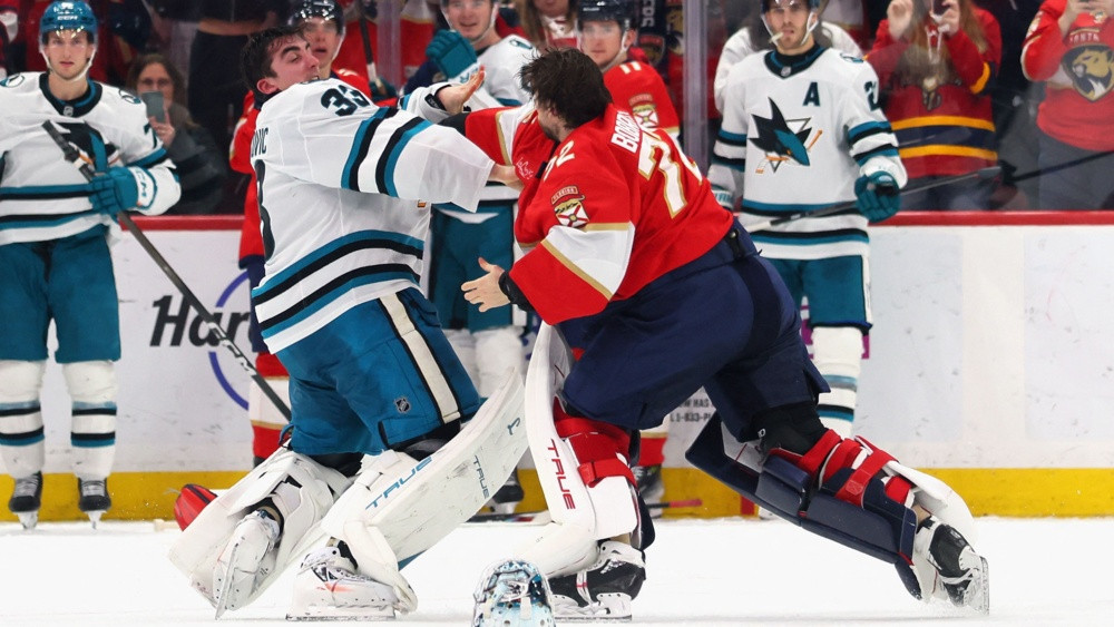 Balinskis laukumā visos ielaistajos vārtos, ''Panthers'' klupienā saplūcas vārtsargi – Hokejs – Sportacentrs.com