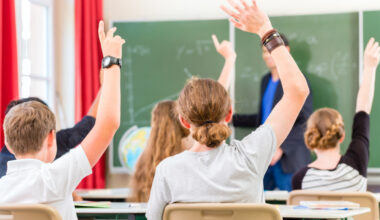 “Atveru e-klasi, ieraugu neizlasītu ziņu,” kādas skolas skolotāju pamatīgi pārsteidz ziņa, ko tas saņēmis no skolēna vecākiem