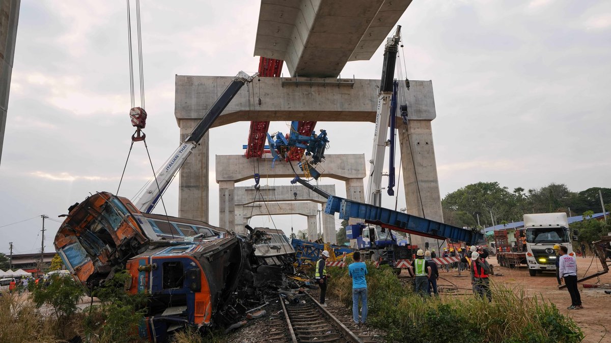 Taizemē dzelzceļa negadījumā bojā gājuši 29 cilvēki - Delfi