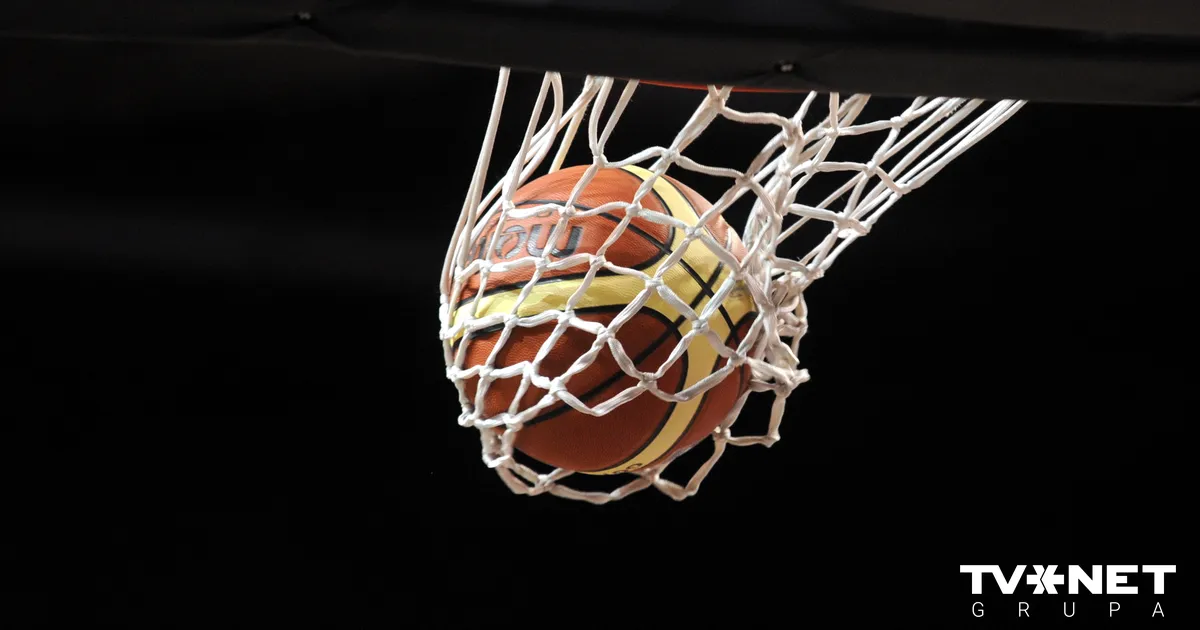 spēle tiek pārtraukta nepietiekama spēlētāju skaita dēļ