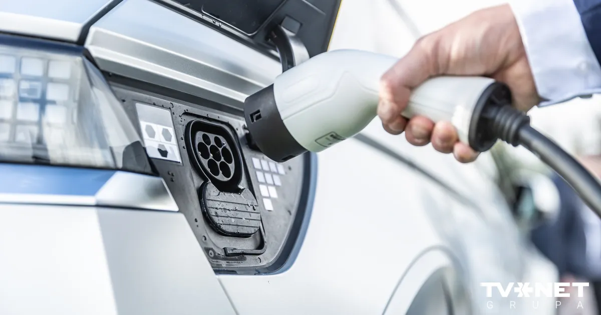 Latvijā būtiski audzis elektroauto skaits. Kādus spēkratus esam iecienījuši?