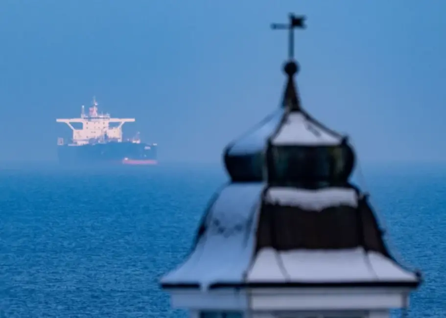 15 Krievijas "ēnu flotes" tankkuģi nomaina karogu, cenšoties apiet sankcijas