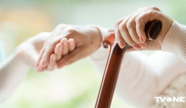 Apbedīšana bez tuvinieku ziņas. Pansionātu prakse nonāk institūciju redzeslokā