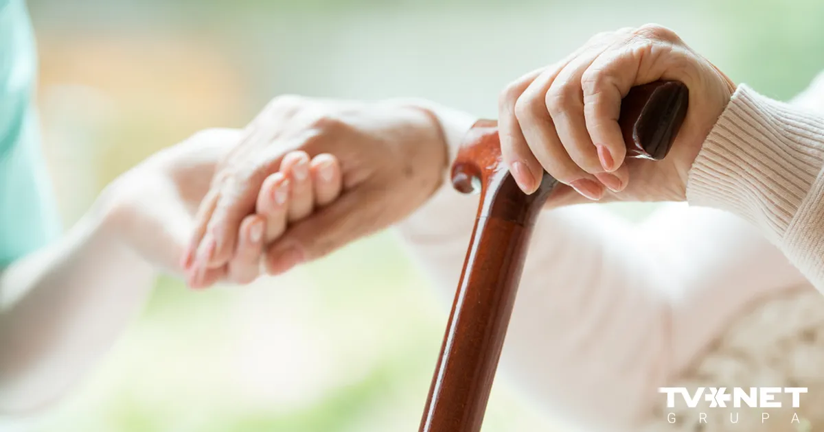 Apbedīšana bez tuvinieku ziņas. Pansionātu prakse nonāk institūciju redzeslokā