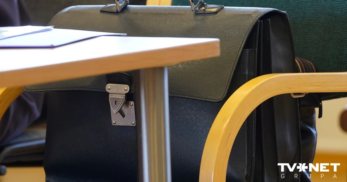 Tiesai nodod krimināllietu pret mantkārīgu nolūku vadītu tiesneša palīgu