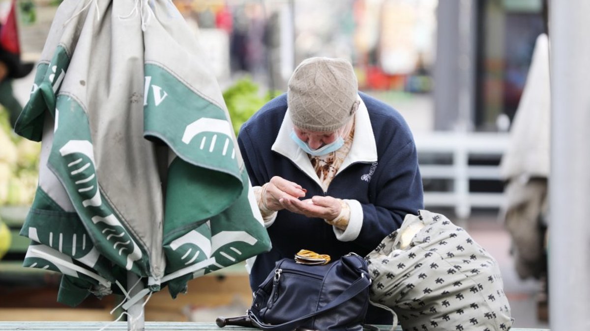 Nabadzības riskam pērn pakļauta ceturtdaļa iedzīvotāju, atkāj CSP dati