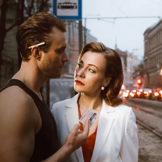 Jēkabs Reinis (Stenlijs) un Maija Doveika (Blanša) Pētera Krilova iestudējumā "Ilgu tramvajs".