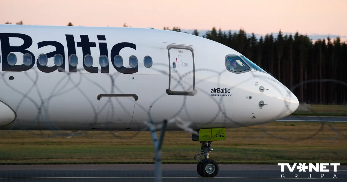 FOTO ⟩ Bija ceļā uz Dubaiju. "airBaltic" lidmašīna virs Polijas saņem signālu un atgriežas Viļņā