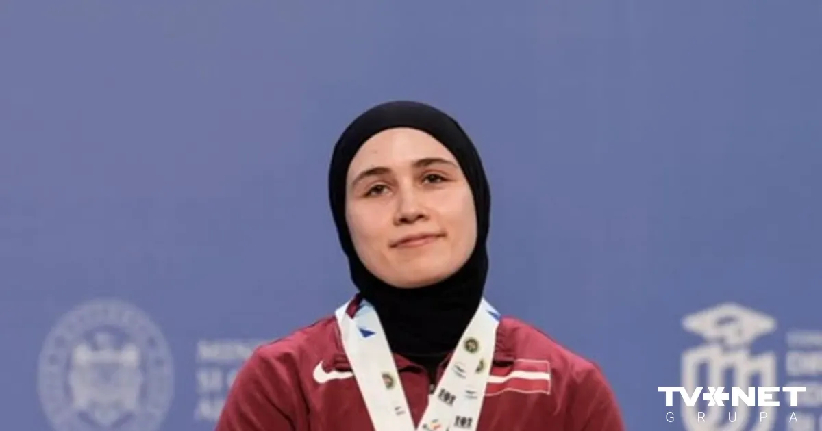 FOTO ⟩ Rebeka Ibrahima pirmo reizi pēc vairākiem gadiem bez hidžāba. Runā kliedē baumas