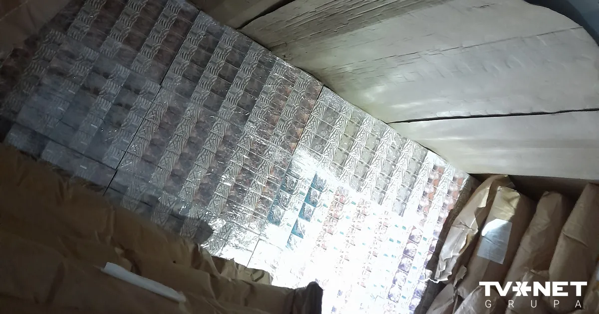 VIDEO ⟩ Atkārtota kratīšana Rēzeknes apkārtnē par nelegālo cigarešu biznesu, kurā varētu būt iesaistīts Elmārs Laizāns