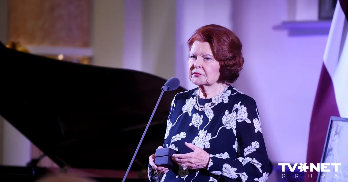 Vaira Vīķe-Freiberga brīdina par krāpniekiem sociālajos tīklos, kas ierakstos izmanto Imanta Freiberga vārdu