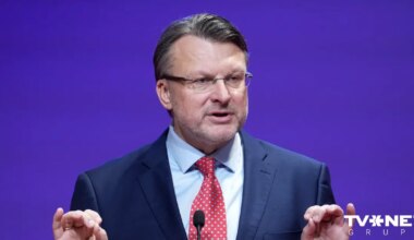 Šlesers lūdzis KNAB neļaut Dailes teātrim izrādīt iestudējumu par Zatlera rīkojumu "nr. 2"