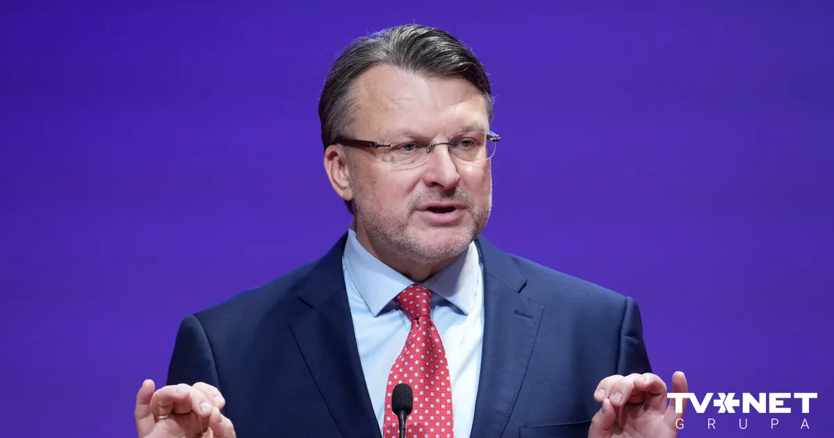 Šlesers lūdzis KNAB neļaut Dailes teātrim izrādīt iestudējumu par Zatlera rīkojumu "nr. 2"