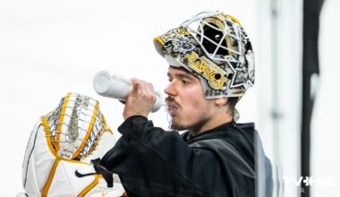 VIDEO ⟩ Šilovs atvaira 24 metienus "Penguins" uzvarā pār "Red Wings"