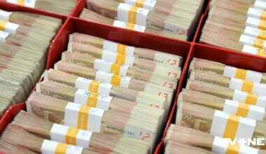 Cik lielu naudas summu pērn Valsts kanceleja un Ekonomikas ministrija izmaksājusi prēmijās?