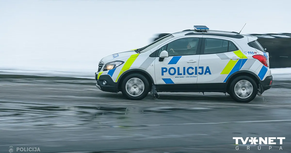 Valmierā pašvaldības policijai par 245 000 eiro iegādāti trīs jauni auto