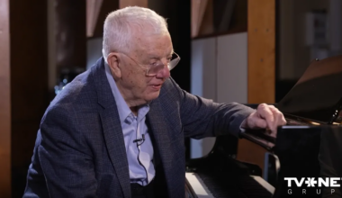 VIDEO ⟩ Raimonds Pauls atklāj, ka 2025. gads ir bijis vairāk nekā drūms