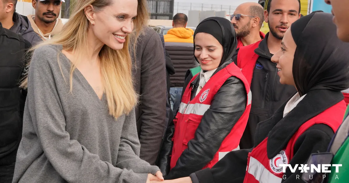 Amerikāņu kinoaktrise Andželīna Džolija apmeklējusi Ēģiptes-Gazas joslas robežpunktu