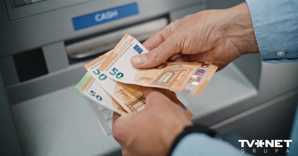 Vairāk nekā trešdaļa Latvijas iedzīvotāju cer uz labāku finansiālo situāciju 2026. gadā, liecina aptauja