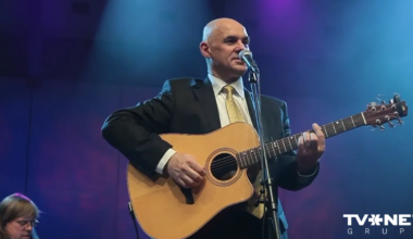 Mūziķis Varis Vētra 70 gadu vecumā sagaida sesto atvasi