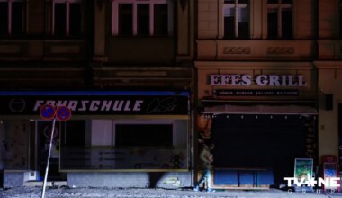 FOTO ⟩ Berlīnes dienvidrietumu daļa joprojām bez elektrības