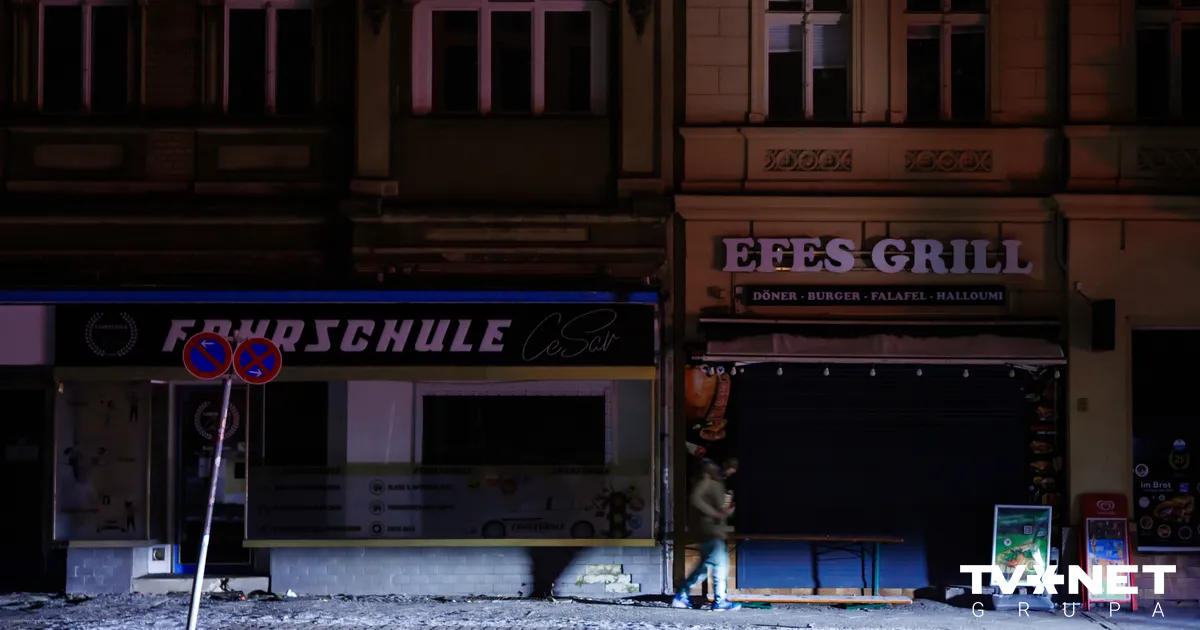 FOTO ⟩ Berlīnes dienvidrietumu daļa joprojām bez elektrības