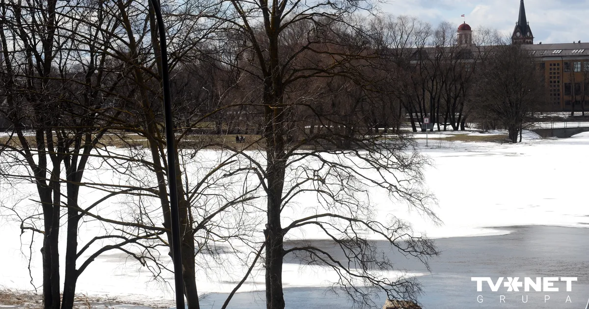 Aizliedz kāpt uz Jelgavas ūdenstilpju ledus