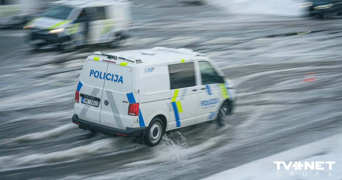 Neilgi pēc zādzības Āgenskalnā likumsargi aiztur divus garnadžus